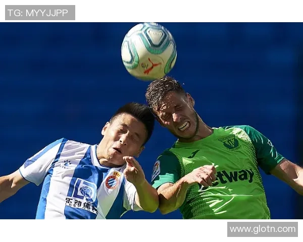 西班牙人队迎战巴里亚队展现激情对决的精彩瞬间与战术分析